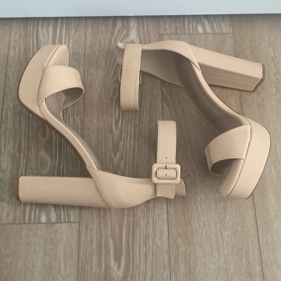 Never worn size 9 Dream Pairs heels - Picture 3 of 5